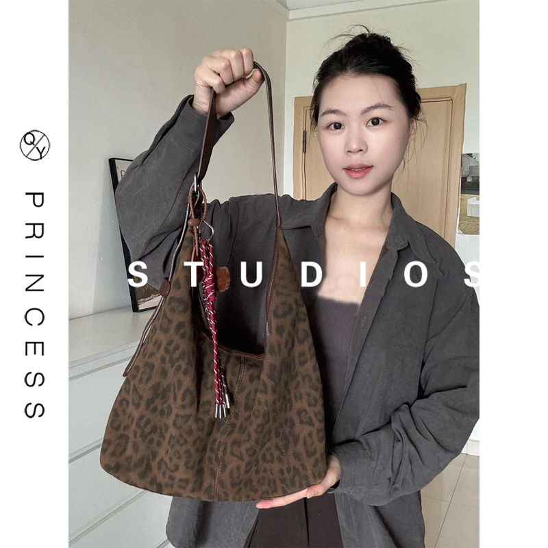 Retro Leopard Print Suede Lazy Style Tote Bag for Women 2026 New Trendy Korean Style Ins Commuter Crossbody Bag Retro Leopard Print Suede Lazy Style Tote Bag for Women 2026 New Trendy Korean Style Ins Commuter Crossbody Bag