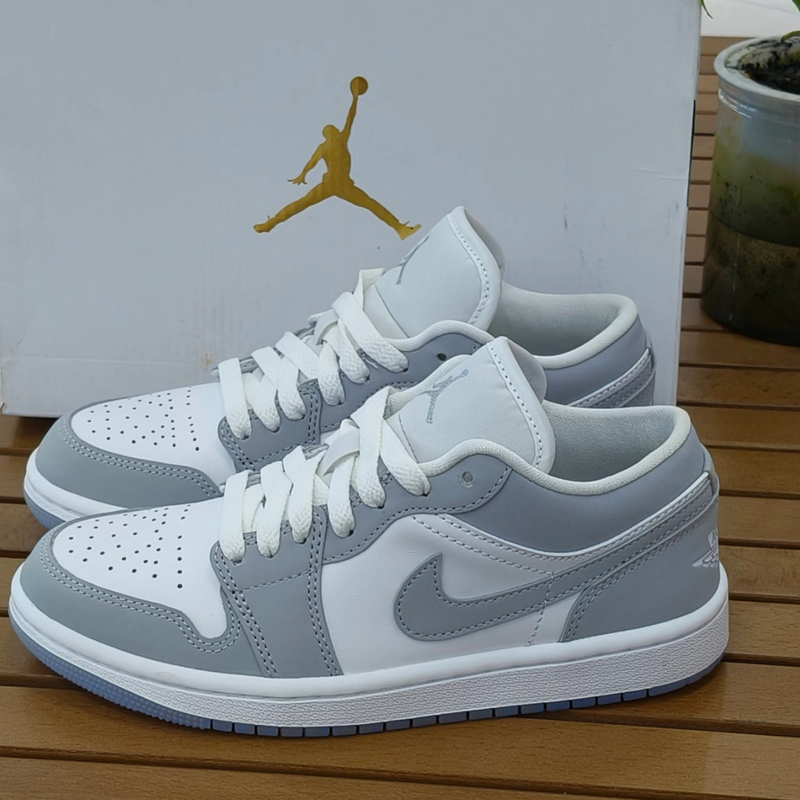 Air Jordan 1 Aj1 Unisex Retro Gray and White Low-Top Casual Sports Sneakers Dc0774-105