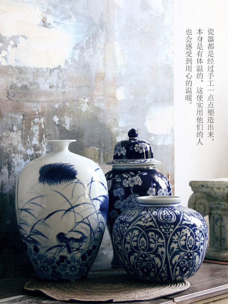 New Chinese style blue leaf veins clear soup WoGuo jingdezhen blue and white porcelain vase Chinese sitting room adornment is placed