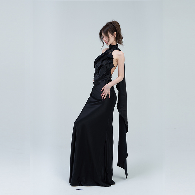 Park Chae Young's Same Style Black Halter-Neck Cannes Red Carpet Long Fishtail Evening Dress with Trailing Ribbons on the Back