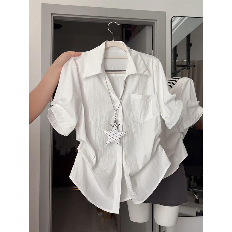 American-Style White Patchwork Short-Sleeved Shirt for Women, Summer Slim Fit, Unique Design, Casual and Versatile Patch Pocket Top American-Style White Patchwork Short-Sleeved Shirt for Women, Summer Slim Fit, Unique Design, Casual and Versatile Patch Pocket Top