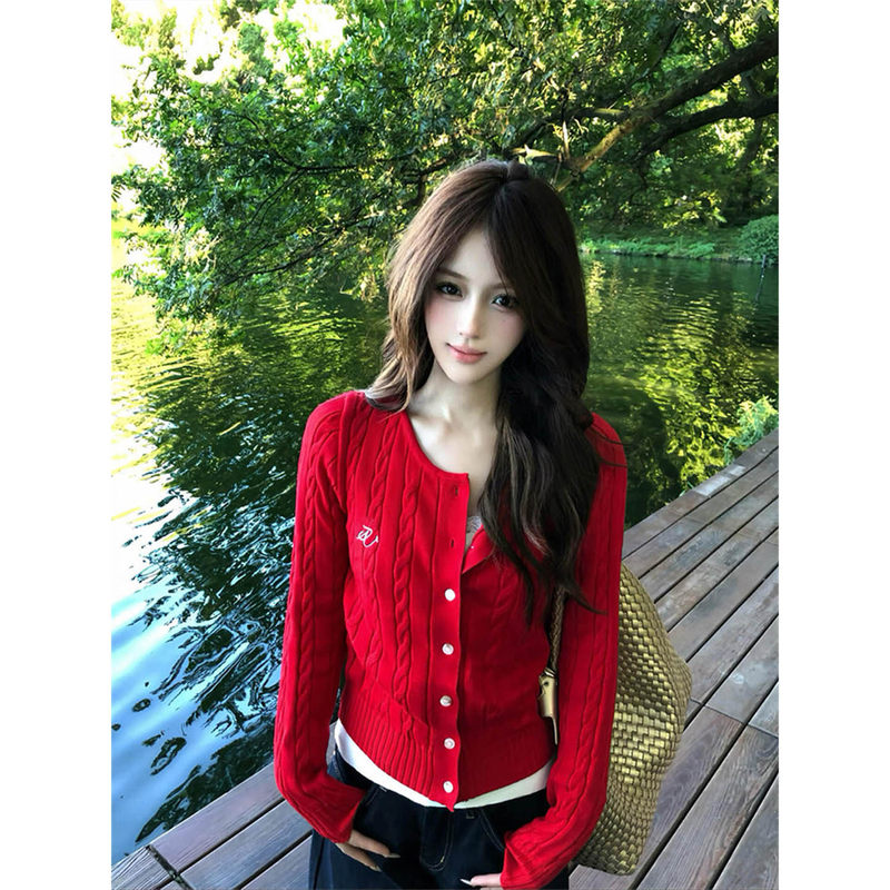 Korean Retro Red Twist Slim-Fit Short Long-Sleeved Knit Sweater for Women, Spring and Autumn Design, Versatile Casual Jacket Korean Retro Red Twist Slim-Fit Short Long-Sleeved Knit Sweater for Women, Spring and Autumn Design, Versatile Casual Jacket