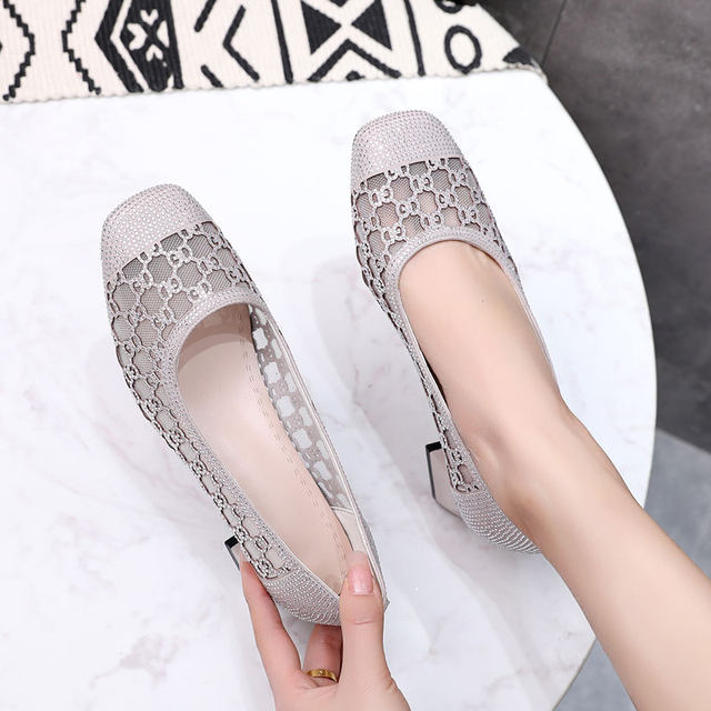 ຄົນອັບເດດ: Hollow Mesh Single Shoes Spring and Summer New Medium Thick Heel Baotou Sandals Women's Rhinestone Breathable Women's Size Large 41