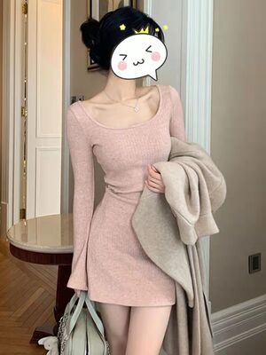 This is a sexy knitted dress for the spring and autumn of 2025. It is a stylish inner layer with a tight, cinched waist that makes you look slimmer and fits your buttocks