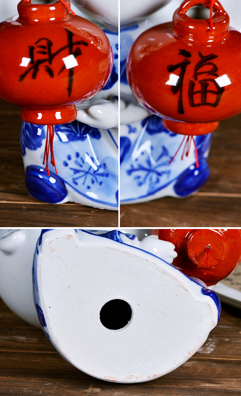 Jingdezhen porcelain ceramics festival of blue and white porcelain dolls furnishing articles wedding gift Chinese style household act the role ofing is tasted in the living room