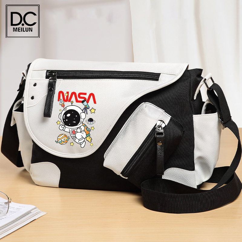 NASA Perimeter Astronaut Inclined Satchel Bag Men's Large Capacity Stratified Abrasion Resistant Waterproof Single Shoulder Middle School Student Travel Function Bag-Taobao