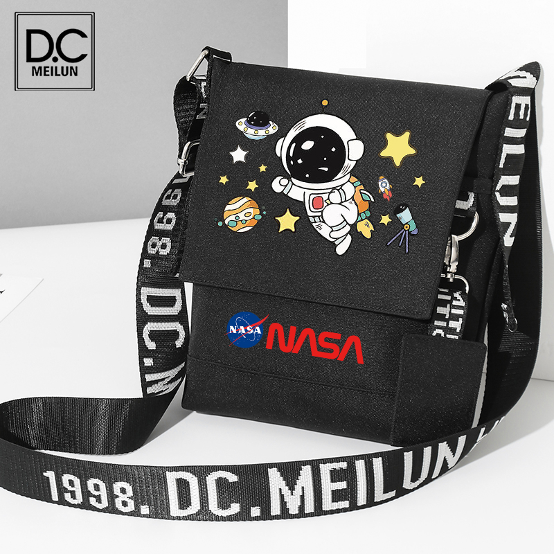 2024 new NASA joint inclined satchel large capacity trend multifunction waterproof middle school student riding single shoulder bag man-Taobao