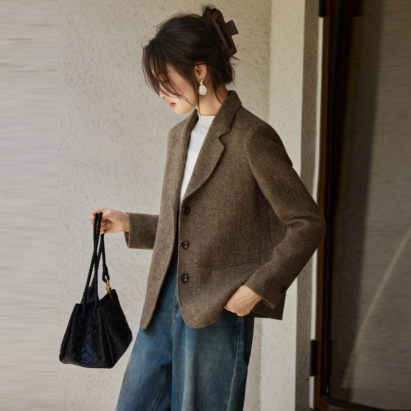 Tweed Wool-Blend Short Blazer, British Style, Three-Button, Vintage Long-Sleeve, Elegant Commuter Suit Jacket Tweed Wool-Blend Short Blazer, British Style, Three-Button, Vintage Long-Sleeve, Elegant Commuter Suit Jacket