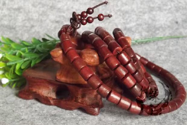 Giải phóng mặt bằng không mặc cả vòng tay gỗ hồng mộc đỏ nam và nữ 108 thùng hạt hạt trang sức retro cầu nguyện hạt vòng tay vòng đá thạch anh