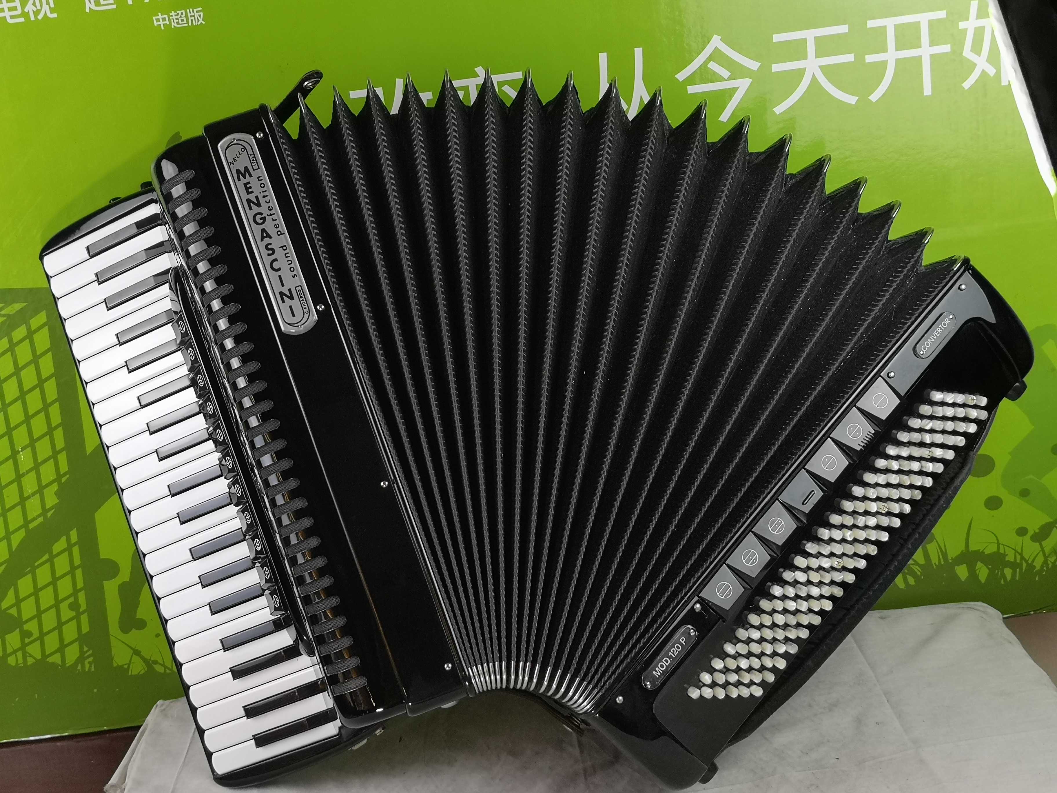 Italian original clothes Mongsini 41 key 131 bass free bass keyboard hand bellow