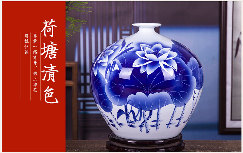 The Master of jingdezhen ceramics by hand draw blue and white porcelain vase peony pomegranate bottles of jade pool rich ancient frame furnishing articles