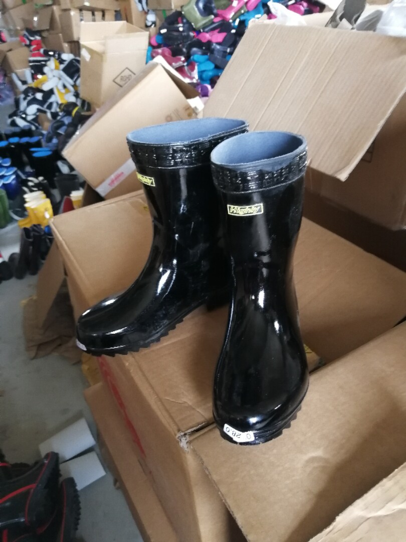 Special deal black mid-tube waterproof non-slip rubber soft comfortable rain boots rain boots rubber boots