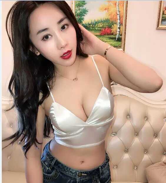 Người đẹp lưng khoe ngực với miếng đệm ngực gợi cảm tụ tập áo sơ mi nữ mùa hè đáy quần lót yếm nhỏ vest yếm nữ ao bra