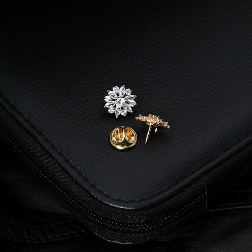 Бриллиантовая брошь, защитное белье, рубашка на лацкан