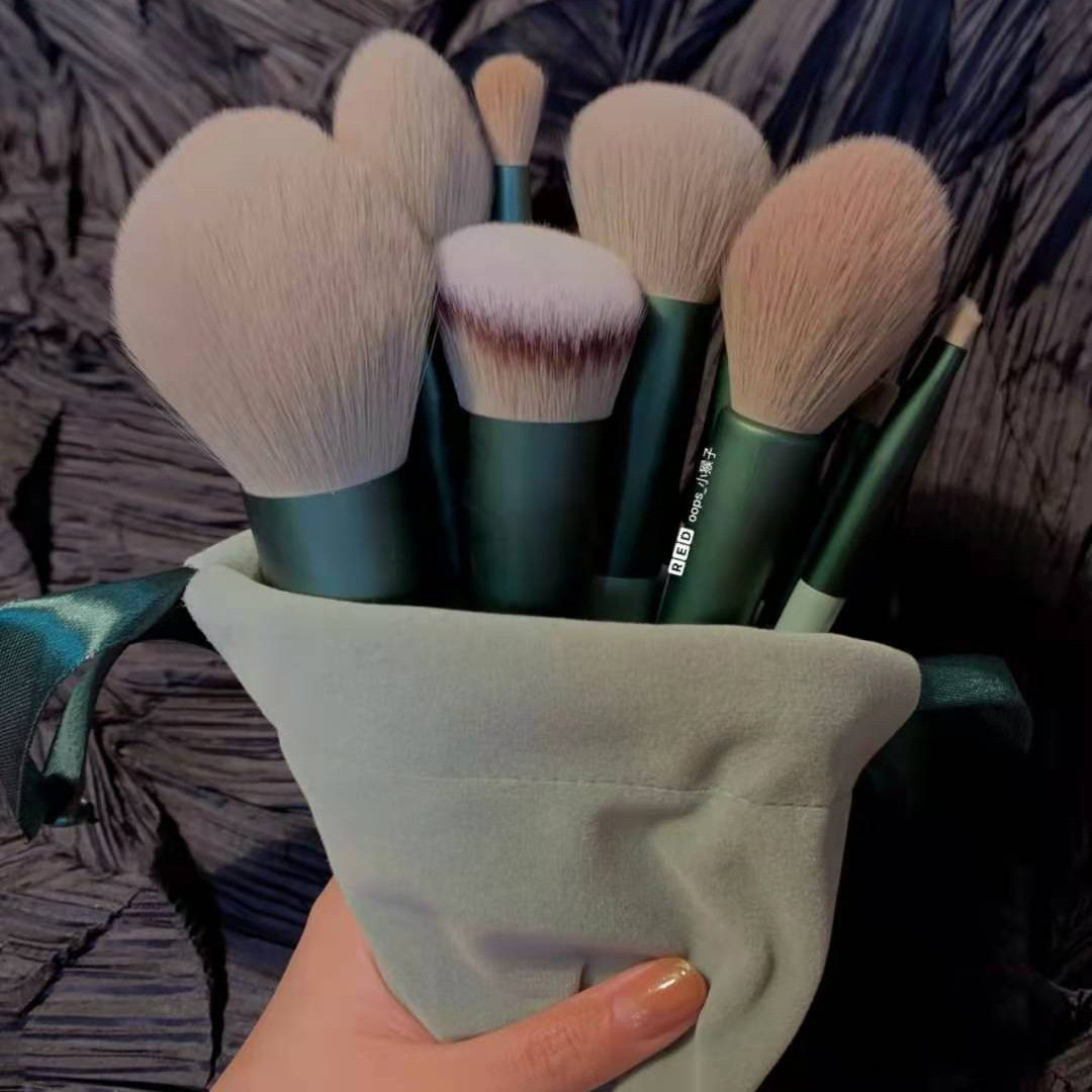 13 Four Quaternary Green Makeup Brush Sets Soft Eye Shadow Brush Loose Powder Brush Flawless Brush Student Affordable Full Brush