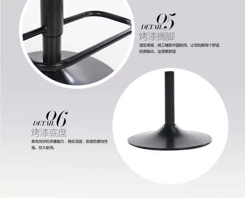 Молодой мечтает ретро -настоящий деревянный батон