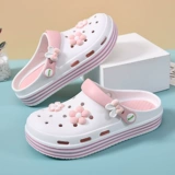 Летние комфортные тапочки в стиле Crocs на платформе, нескользящие модные пляжные мюли, коллекция 2025 года, закрытый носок, подходят для носки на улице, популярно в интернете