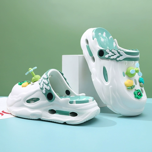 Модные тапочки в стиле Crocs, нескользящие кроссовки, пляжные босоножки, женский стиль, коллекция 2026 года, закрытый носок, популярно в интернете