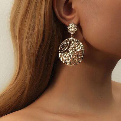 European and American style geometric circular hollowed-out earrings, creative, fashionable and simple earrings, niche design sense round stud earrings accessories