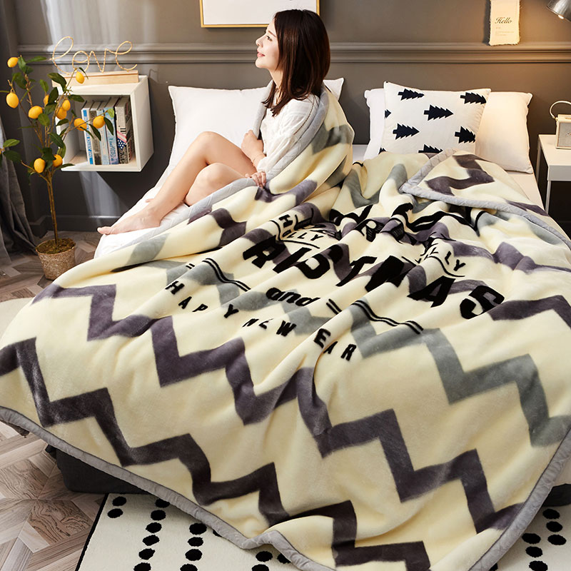 Blanket Quilt Thickened Coral Suede Blanket Summer Thin summer office nap Afternoon Nap air conditioning Gay blanket Winter