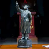 Свет в бывшем председателе MAO Pure Медные траншеи по всему телу стоят, как Мао Цзэдун Сейко Скульптура Офис офис настольный компьютер