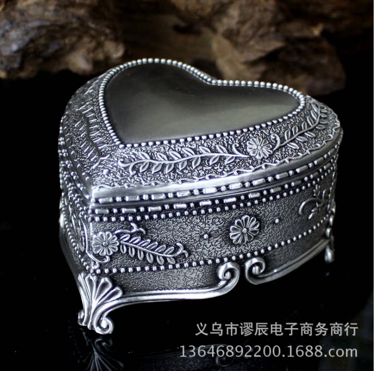 Zinc alloy First decoration case Large number of olives leaves surrounding heart-shaped non-wooded containing cartridge velvet cloth first decorated case