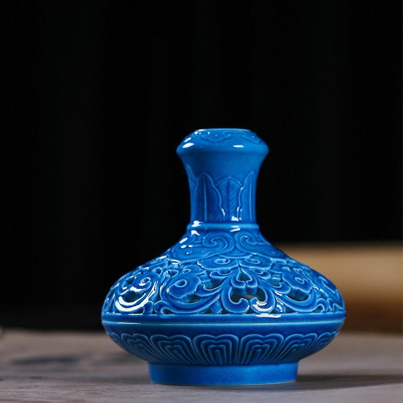 Treasure porcelain Lin, peacock blue carving incense buner