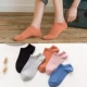 Vớ nữ vớ vớ nữ vớ thấp giúp vớ cotton mùa hè phần mỏng miệng nông vớ vô hình Hàn Quốc silicone chống trượt dễ thương - Vớ hàng tuần tất uniqlo