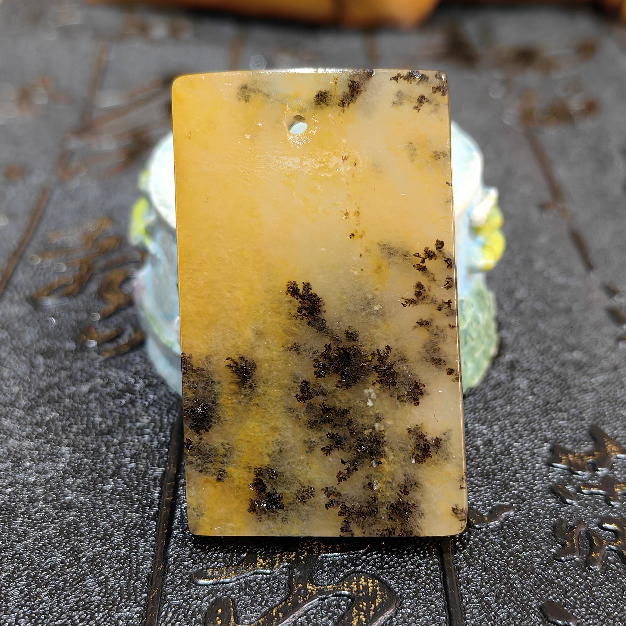 新疆金丝玉草花玉：平安之礼，千年玉石的新潮流