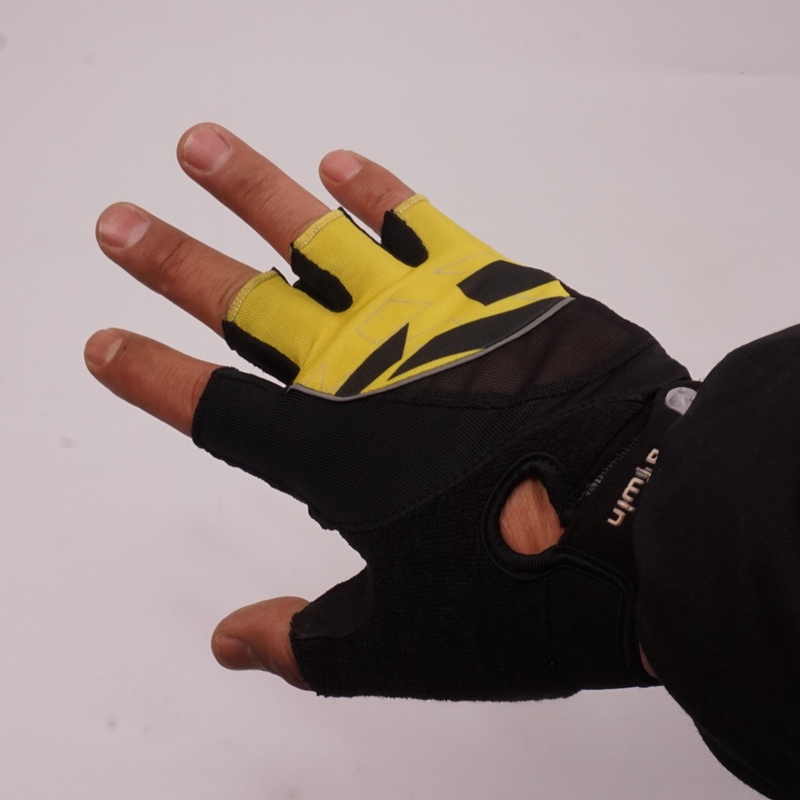 Foreign trade tail Dyi family of boys and girls half finger bicycle glove fitness clip price is over 30 yuan