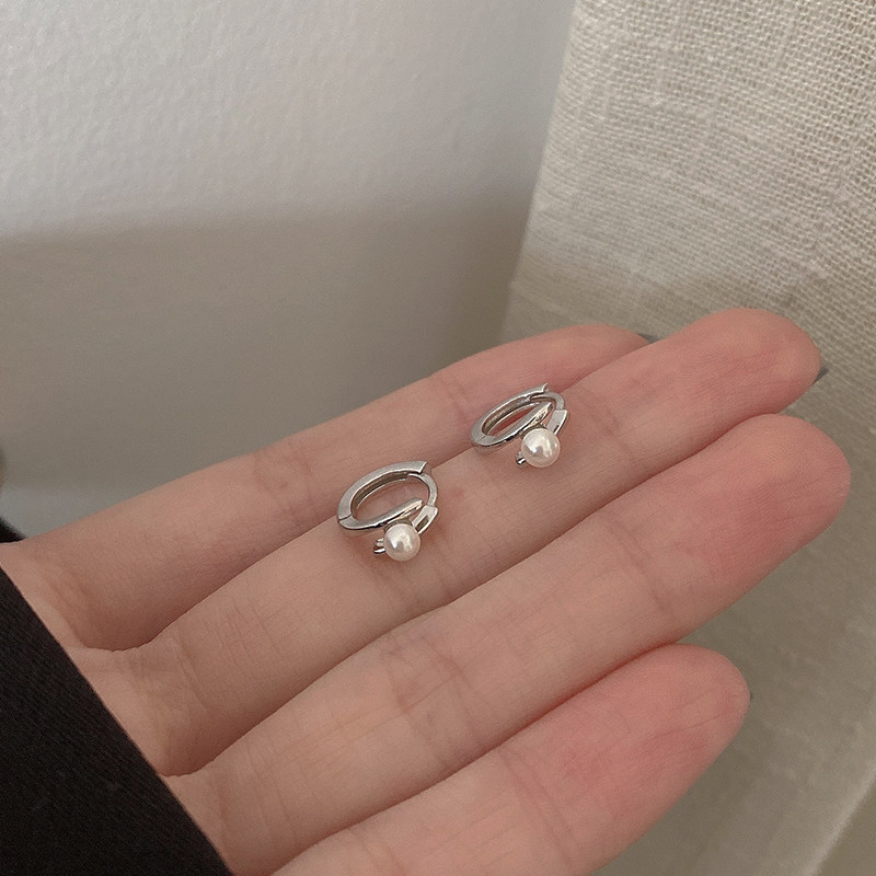 Daily knocking all-match 925 sterling silver earrings that do not need to be picked for sleep Personality small pearl earrings female ear buckle