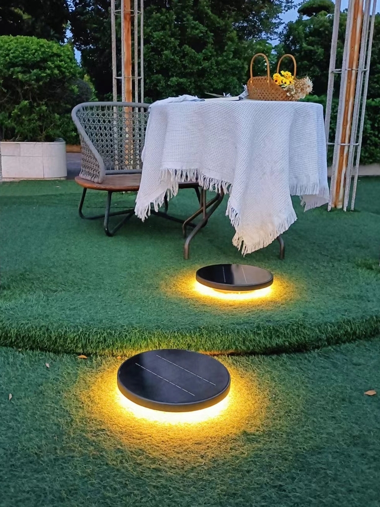草坪灯界的颜值天花板。此款太阳能地插灯美到邻居都来抄作业✨
