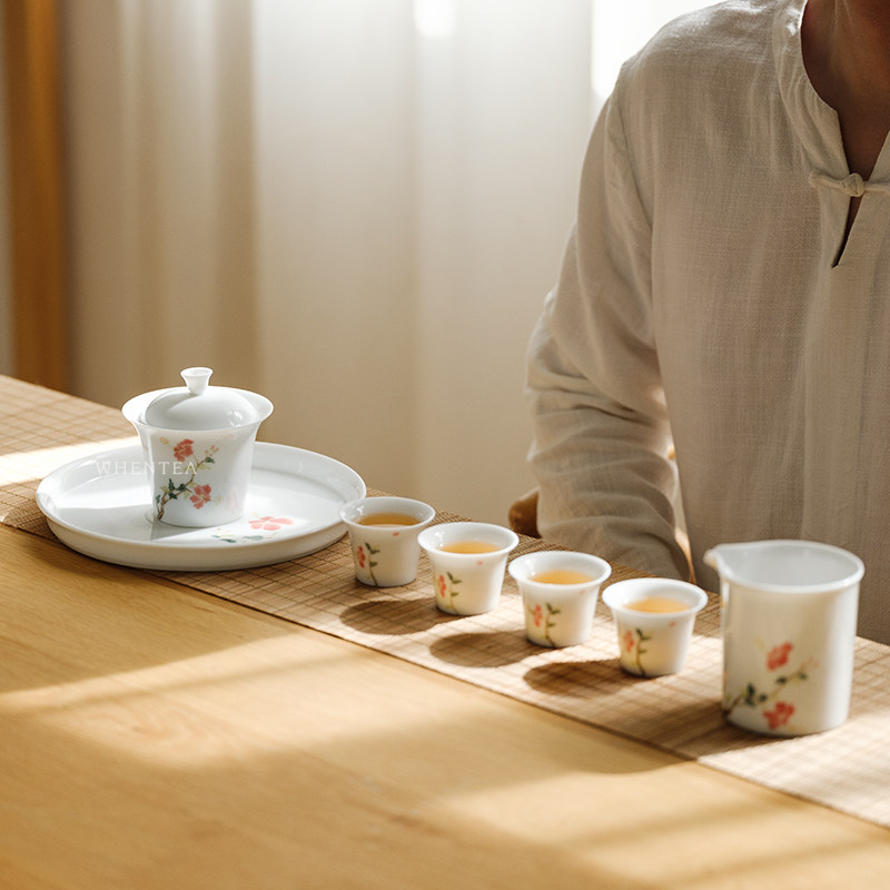 Smells say) Jingdezhen pure hand painted lid bowl tea cup suit Zhu hibiscus butterfly whole set of ceramic tea tea util tea furniture