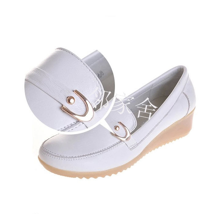 Spring and autumn winter white nurse shoes leather wedge heel non-slip beef tendon bottom comfortable casual white shoes mother work shoes