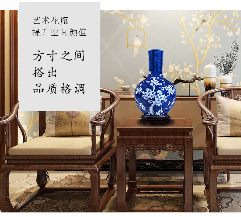 Jingdezhen ceramic Chinese antique blue and white porcelain vase furnishing articles home sitting room porch TV ark, study adornment