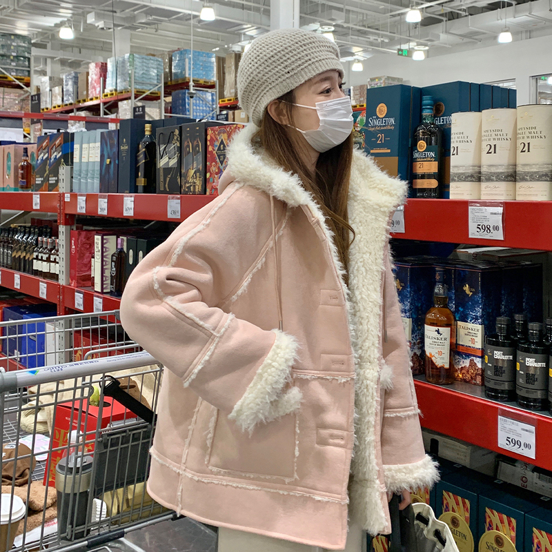 Korean Chic Pink Short Shearling Coat for Women, Super Popular in Autumn and Winter, with Added Fleece and Thickened Lamb Wool Jacket