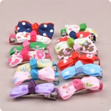 Собачья прическа зажимает сотни маленьких принцесс шпиторип домашних животных волосы с педальной головой цветочная голова цветочная голова собака голова цветочный цвет случайный