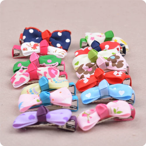 Собачья прическа зажимает сотни маленьких принцесс шпиторип домашних животных волосы с педальной головой цветочная голова цветочная голова собака голова цветочный цвет случайный