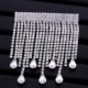 Tide trâm trâm bầu không khí sang trọng Hàn Quốc Châu Âu và Mỹ lưới màu đỏ cá tính chữ rhinestone tua áo khoác ghim cardigan phụ nữ - Trâm cài