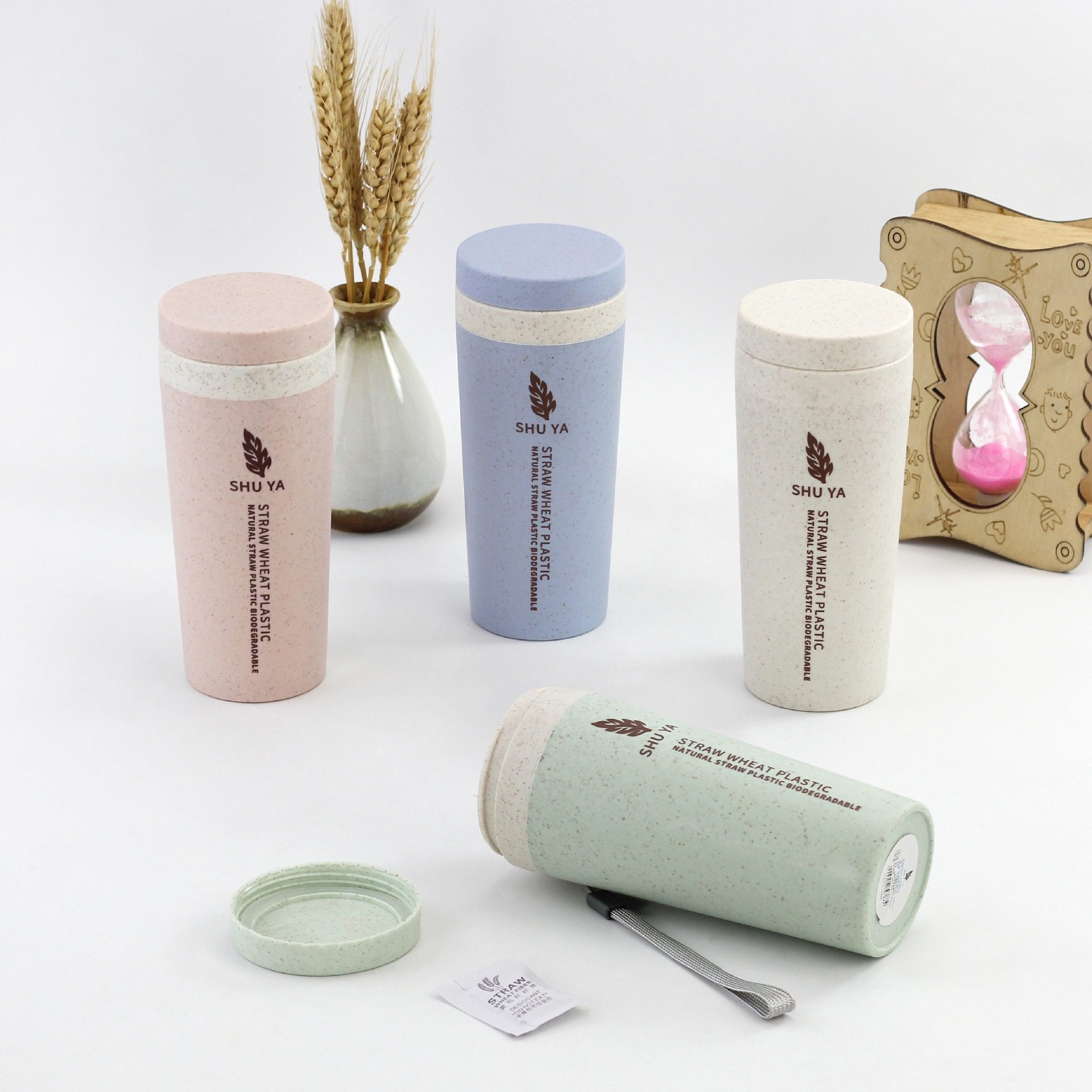 Plastic cup home portable student cup creative sealed lovers cup with cover factory