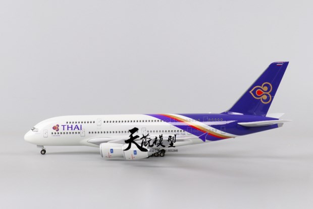 Mô hình máy bay mô phỏng tĩnh với cao su lắp ráp nhẹ 380 Máy bay chở khách Thai Thai Bánh xe 46cm có thể xoay 1: 160 mô hình máy bay vietjet