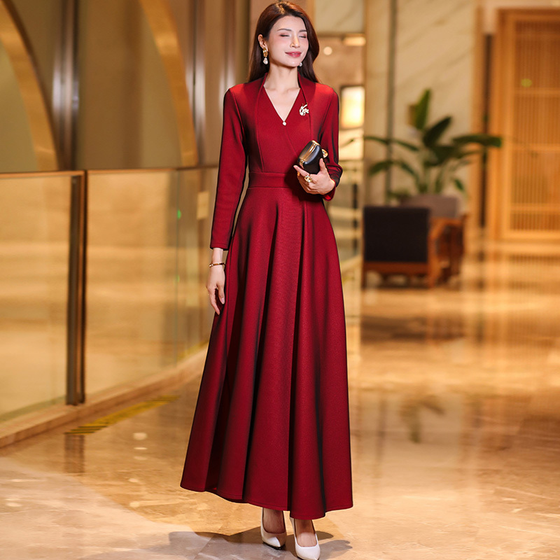 Burgundy Spring and Autumn Dress, New Long-Sleeved Waist-Cinching Gown, Elegant and Slim-Fitting, with a Flared Skirt That Reaches the Ankles