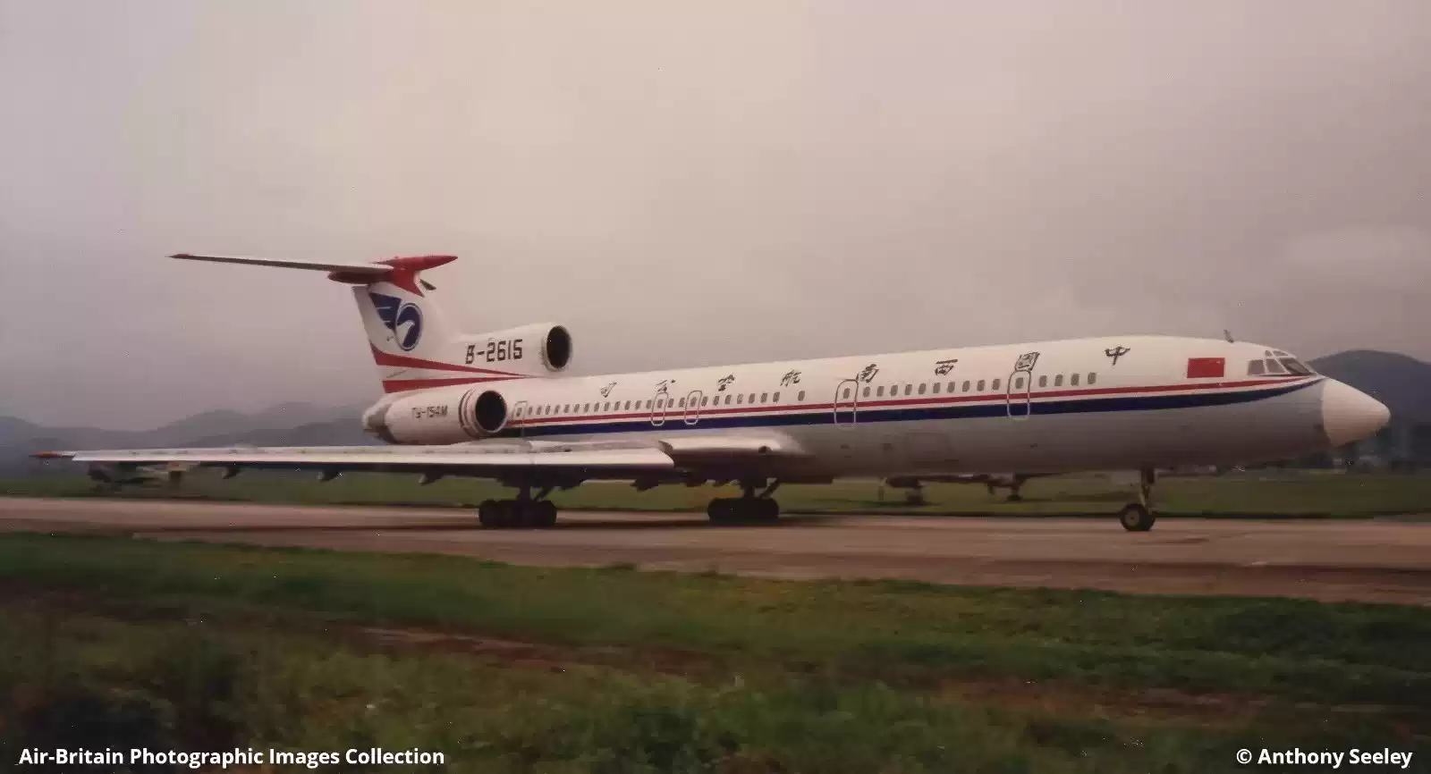 Phoenix 11848 中国西南航空Tupolev TU-154M B-2615 1:400