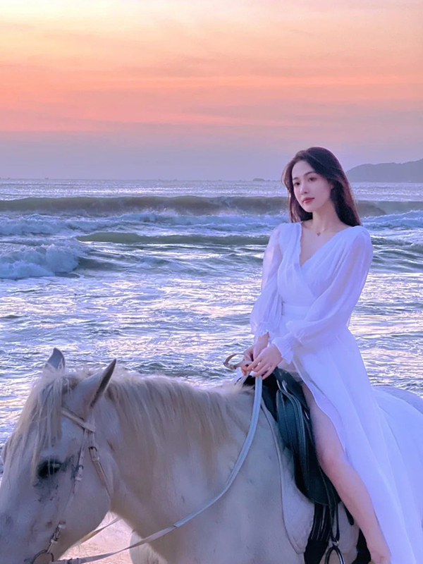 Sanya Travel Clothes, Travel Outfits, Elegant Dresses for Horseback Riding, Taking Photos, Beach and Seaside Vacation Dresses, Long Trailing Dresses, Super Fairy-Like