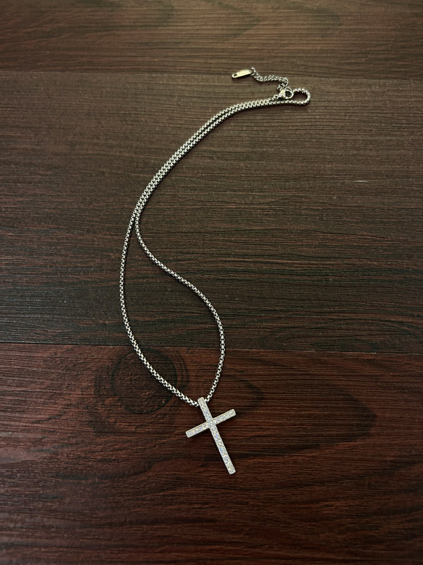Be Careful with the Cuff of the Necklace: the "Cleanfit Zircon Cross Necklace for Men and Women, Full Diamond Pendant, Simple and Niche Clavicle Chain Be Careful with the Cuff of the Necklace: the "Cleanfit Zircon Cross Necklace for Men and Women, Full Diamond Pendant, Simple and Niche Clavicle Chain