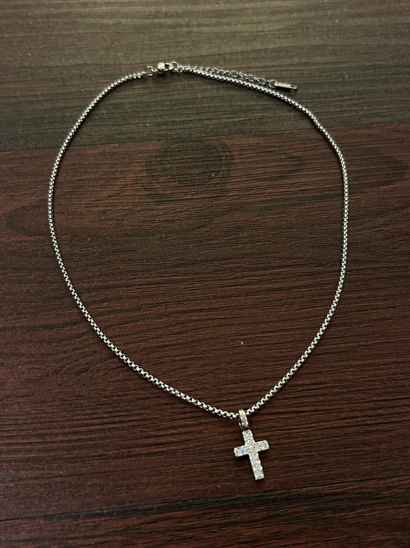 Be Careful with the Cuff of the Necklace: the "Cleanfit Zircon Cross Necklace for Men and Women, Full Diamond Pendant, Simple and Niche Clavicle Chain Be Careful with the Cuff of the Necklace: the "Cleanfit Zircon Cross Necklace for Men and Women, Full Diamond Pendant, Simple and Niche Clavicle Chain