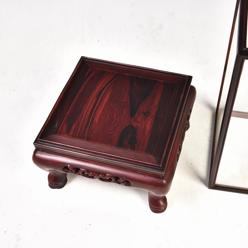 The glass dust cover red rosewood carving treasure cage type of solid wood antique mahogany base cover bag