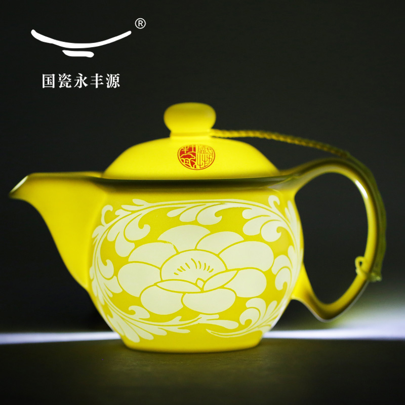 The porcelain yongfeng source under The glaze of carve patterns or designs on woodwork imperial yellow cup teapot tea tray was pu 'er tea of a complete set of suit Chinese wind