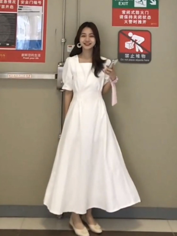 Trendy Dress with Square Neck and Puff Sleeves, Elegant Waist-Cinching, Slimming, French Mid-Length Over-The-Knee Vintage Dress Trendy Dress with Square Neck and Puff Sleeves, Elegant Waist-Cinching, Slimming, French Mid-Length Over-The-Knee Vintage Dress