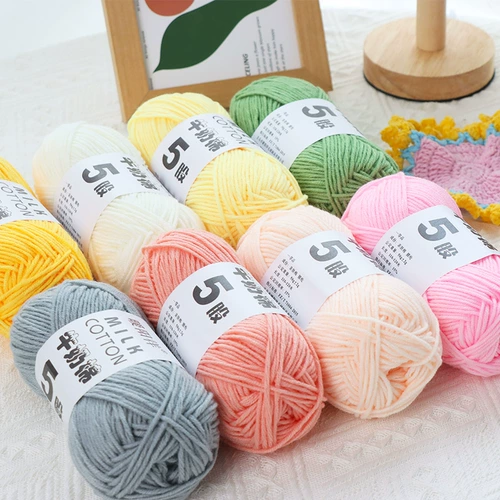 暖阳徉 5 ниток молочной ваты, пять ниток шерсти связаны крючком, куклы своими руками связаны, нитки средней толщины, без клубков.